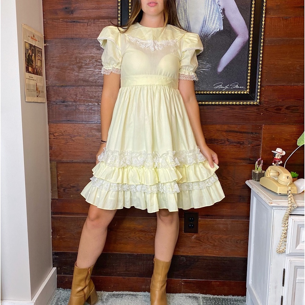 Vtg pale yellow babydoll ruffled dress